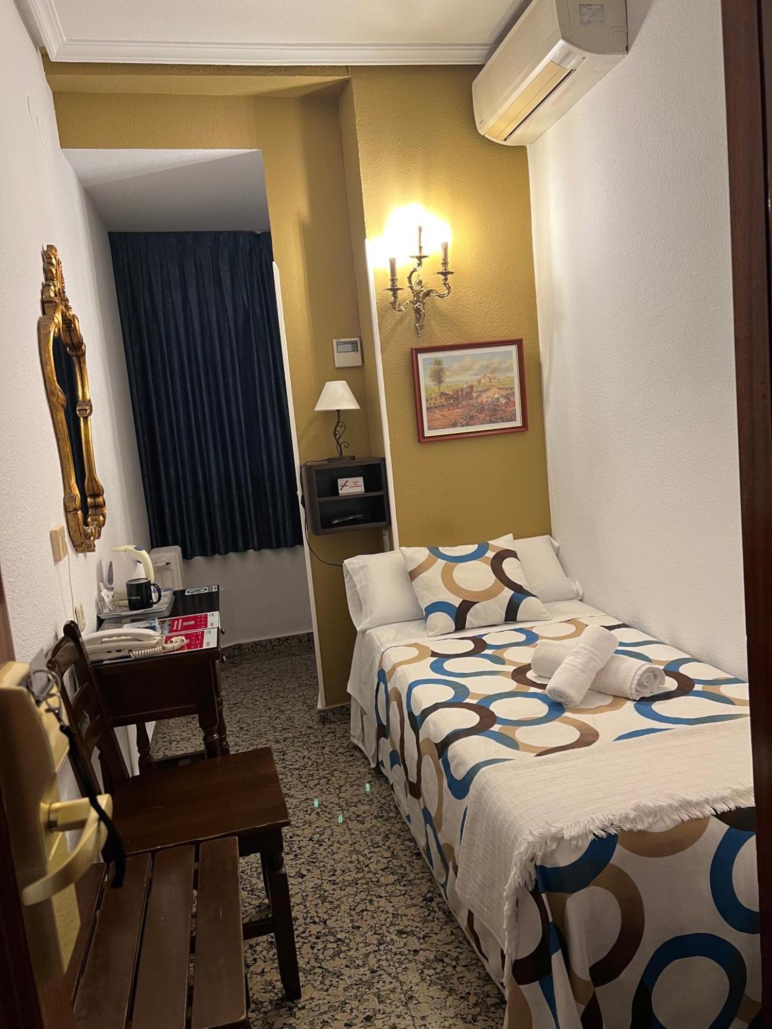 Hostal Sonsoles Madrid-Centro Экстерьер фото